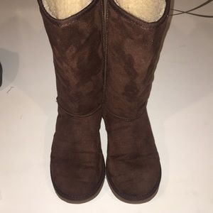 BROWN BOOTS